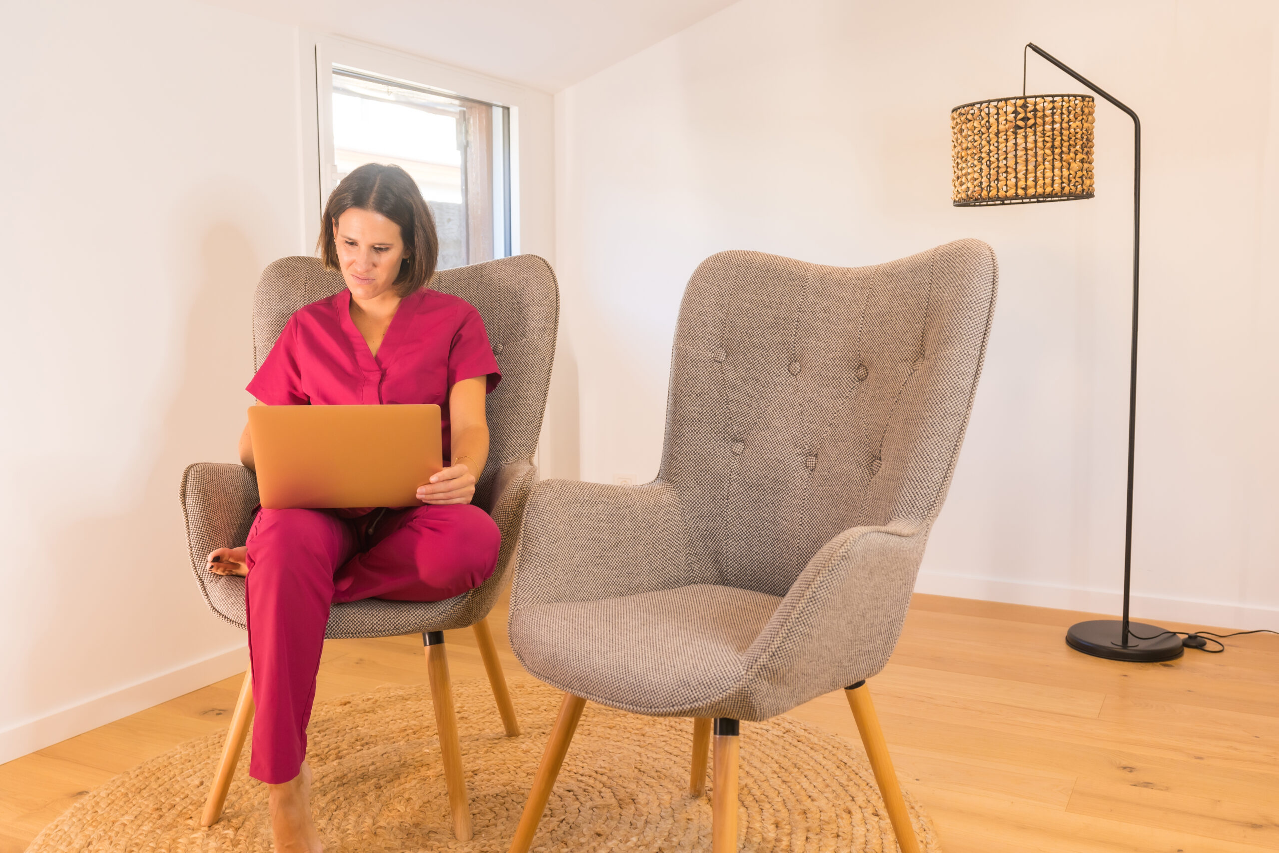 Dlaczego warto korzystać z terapii online w walce z lękiem?